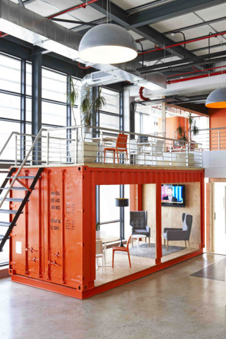 99c-office-interior-EXcontainer-3-320x480